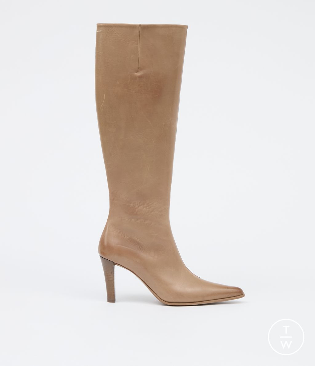 Fashion Week Milan Fall/Winter 2025 look 45 from the MM6 Maison Margiela collection 女装配饰