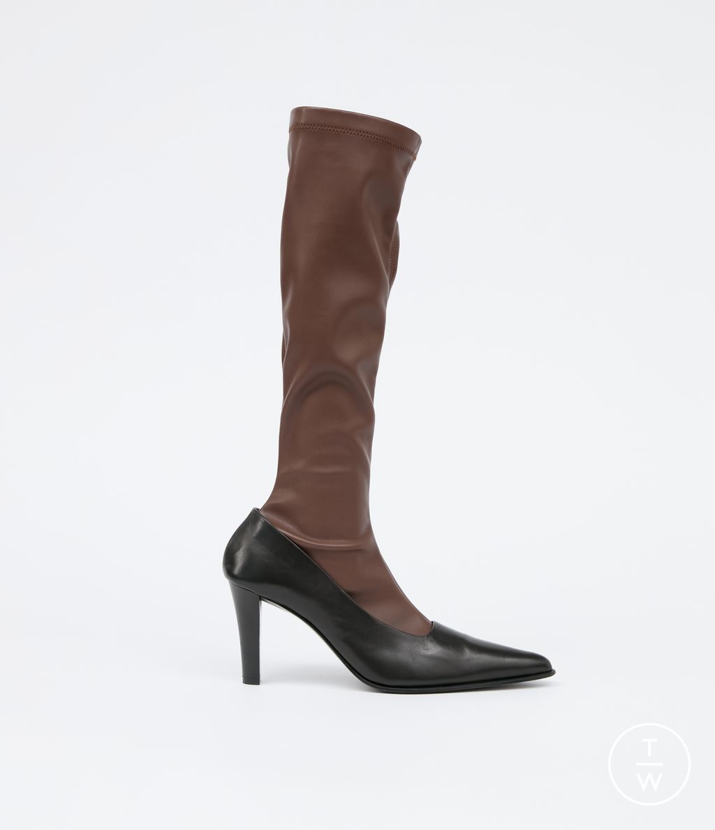 Fashion Week Milan Fall/Winter 2025 look 47 from the MM6 Maison Margiela collection womenswear accessories