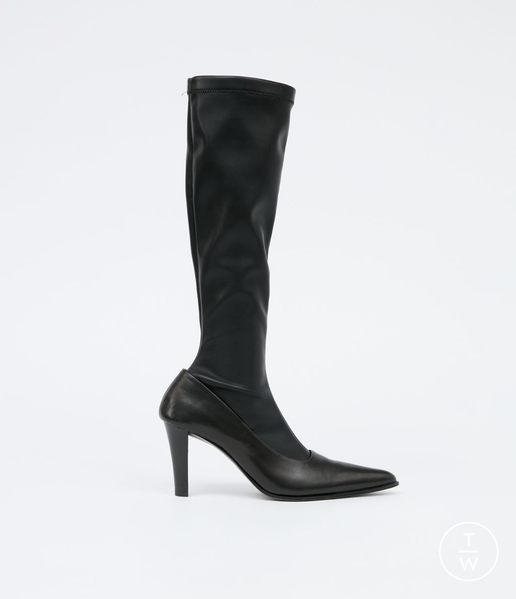 Fashion Week Milan Fall/Winter 2025 look 48 from the MM6 Maison Margiela collection 女装配饰