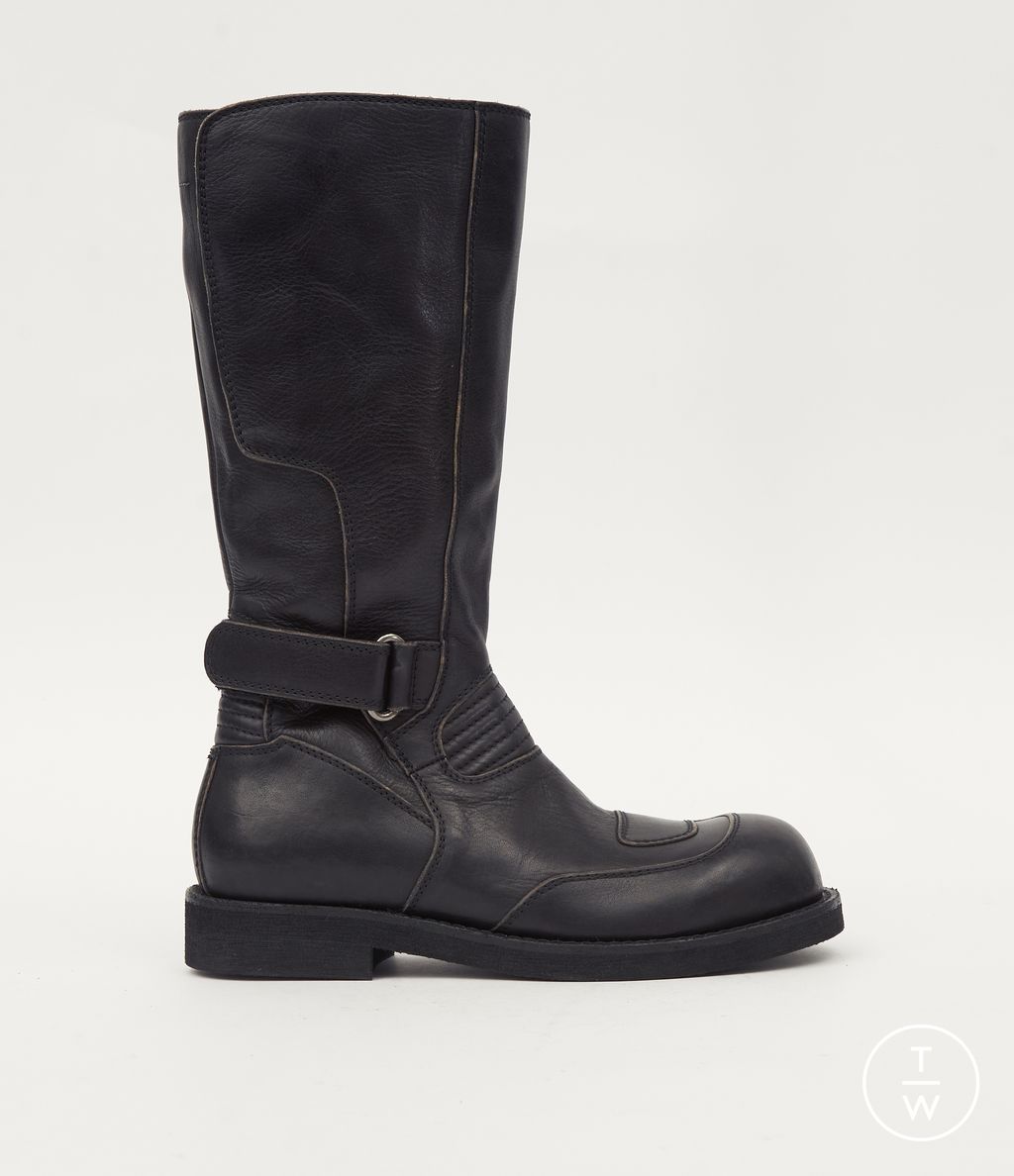 Fashion Week Milan Fall/Winter 2025 look 50 from the MM6 Maison Margiela collection 女装配饰