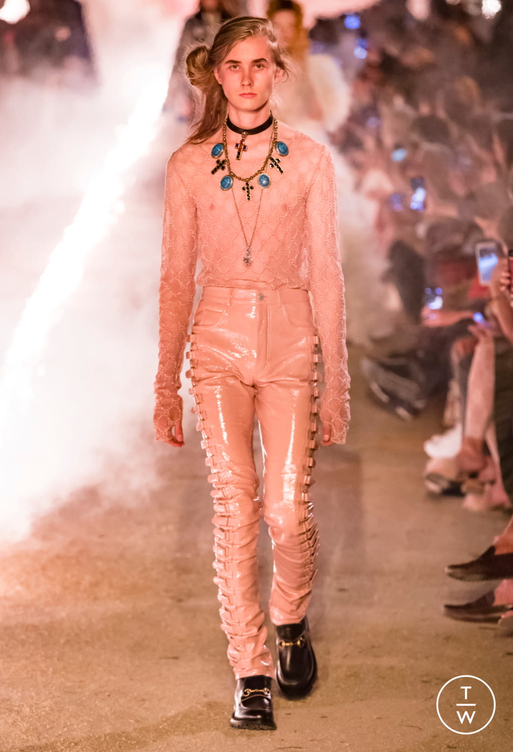 Fashion Week Paris Resort 2019 look 82 from the Gucci collection 男装
