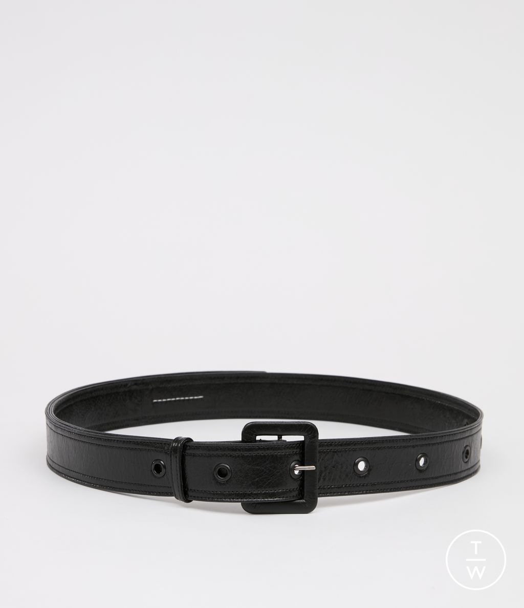 Fashion Week Florence - Pitti Fall/Winter 2025 look 4 de la collection MM6 Maison Margiela menswear accessories