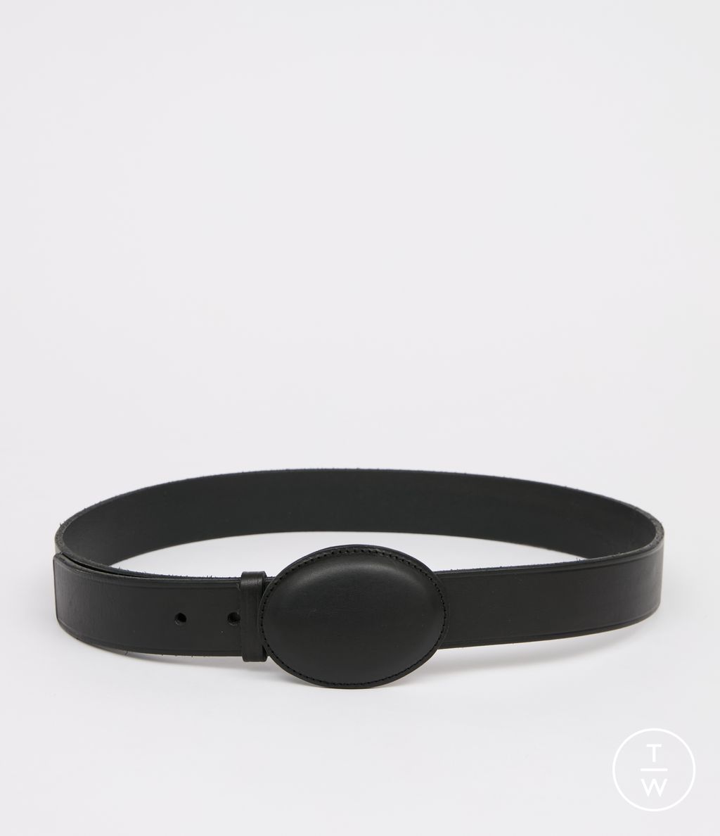 Fashion Week Florence - Pitti Fall/Winter 2025 look 6 de la collection MM6 Maison Margiela menswear accessories