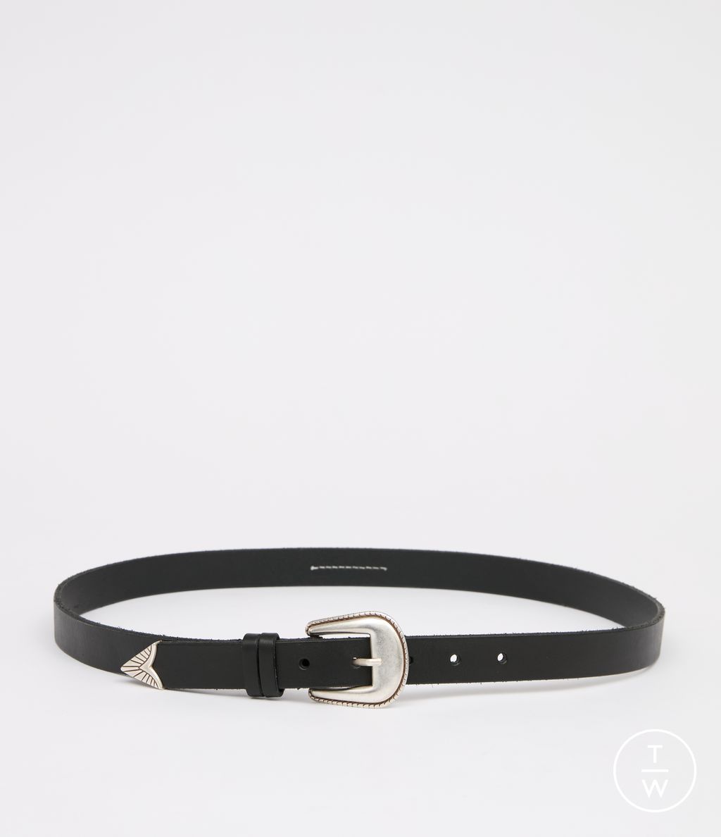 Fashion Week Florence - Pitti Fall/Winter 2025 look 8 de la collection MM6 Maison Margiela menswear accessories