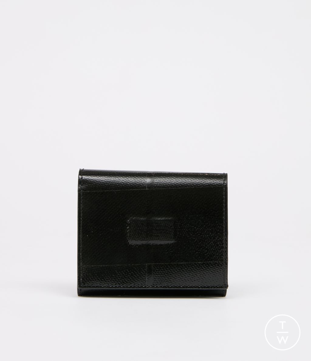 Fashion Week Florence - Pitti Fall/Winter 2025 look 9 from the MM6 Maison Margiela collection menswear accessories