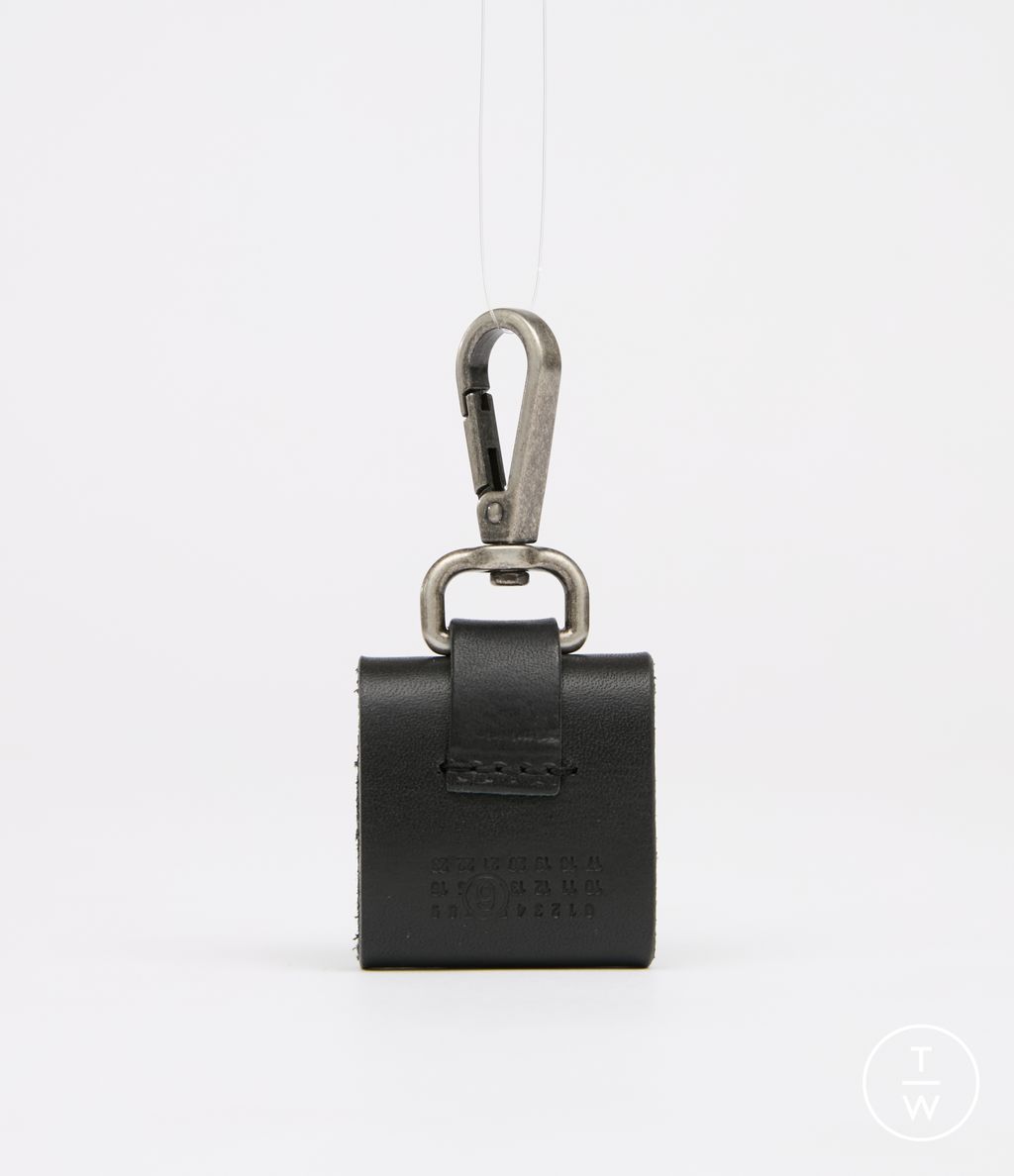 Fashion Week Florence - Pitti Fall/Winter 2025 look 12 from the MM6 Maison Margiela collection menswear accessories