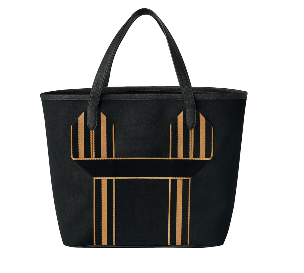 Fashion Week Paris Spring/Summer 2022 look 24 from the Hermès collection menswear accessories