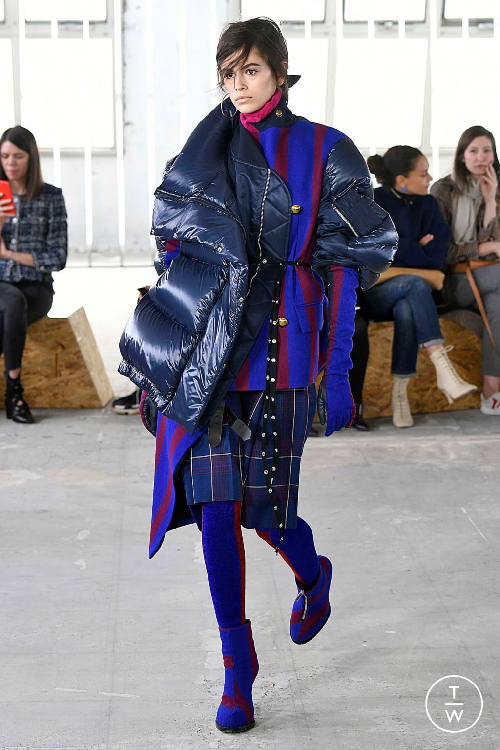 Fashion Week Paris Fall/Winter 2018 look 1 from the Sacai collection 女装
