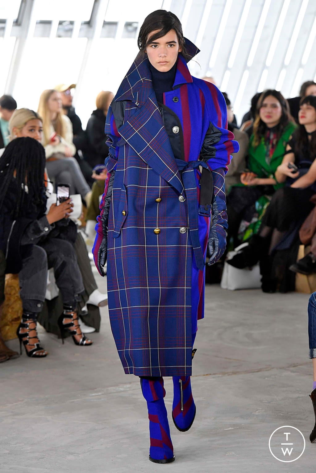 Fashion Week Paris Fall/Winter 2018 look 7 from the Sacai collection womenswear