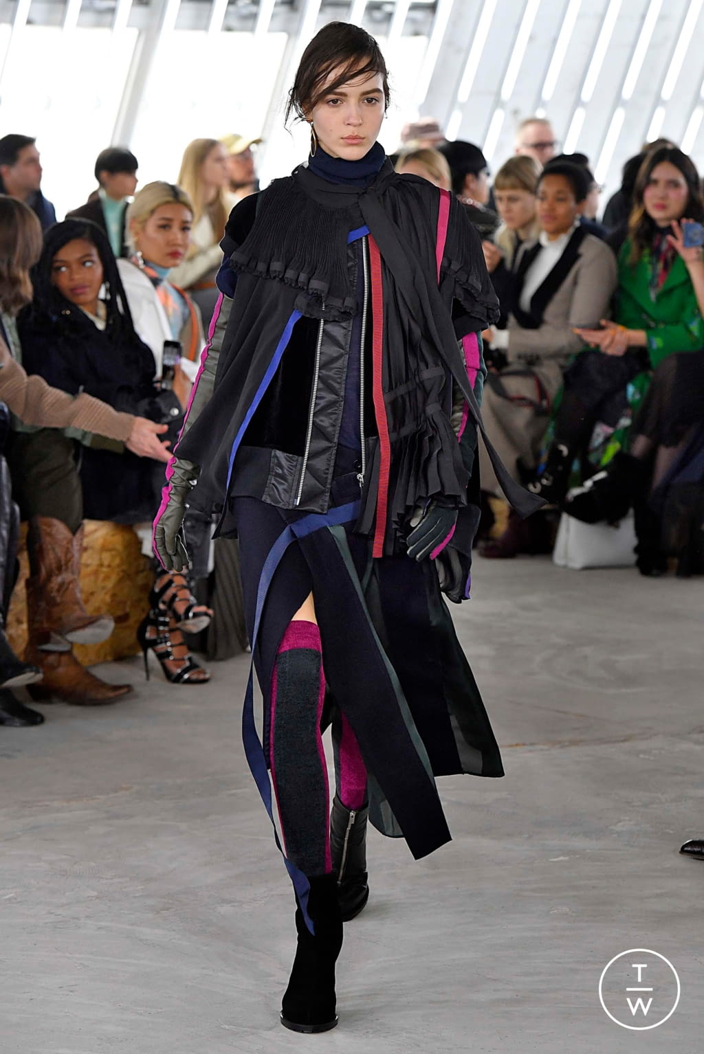 Fashion Week Paris Fall/Winter 2018 look 36 from the Sacai collection 女装