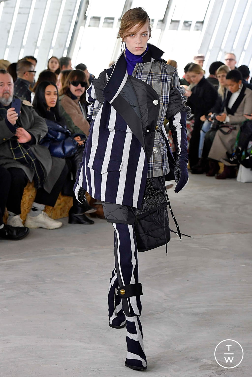 Fashion Week Paris Fall/Winter 2018 look 45 from the Sacai collection 女装