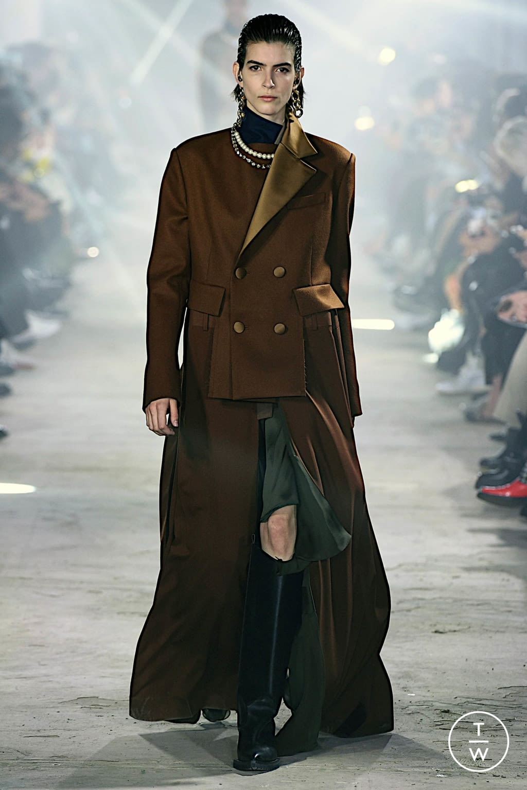 Fashion Week Paris Fall/Winter 2020 look 2 from the Sacai collection womenswear