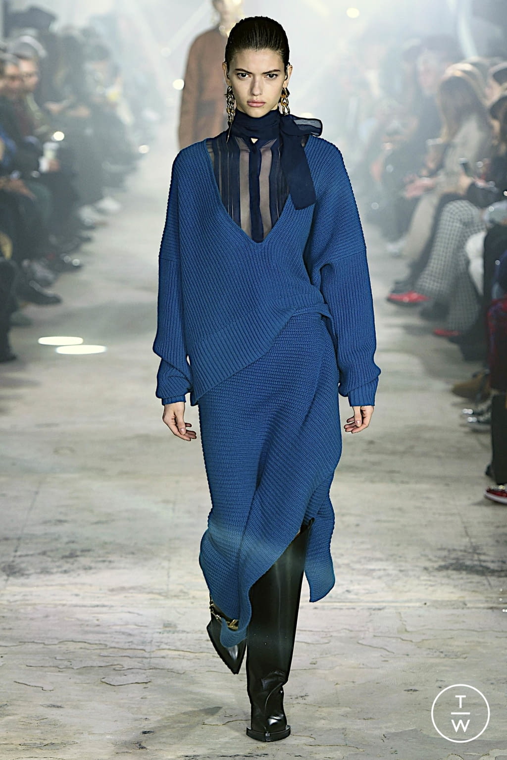 Fashion Week Paris Fall/Winter 2020 look 11 from the Sacai collection womenswear