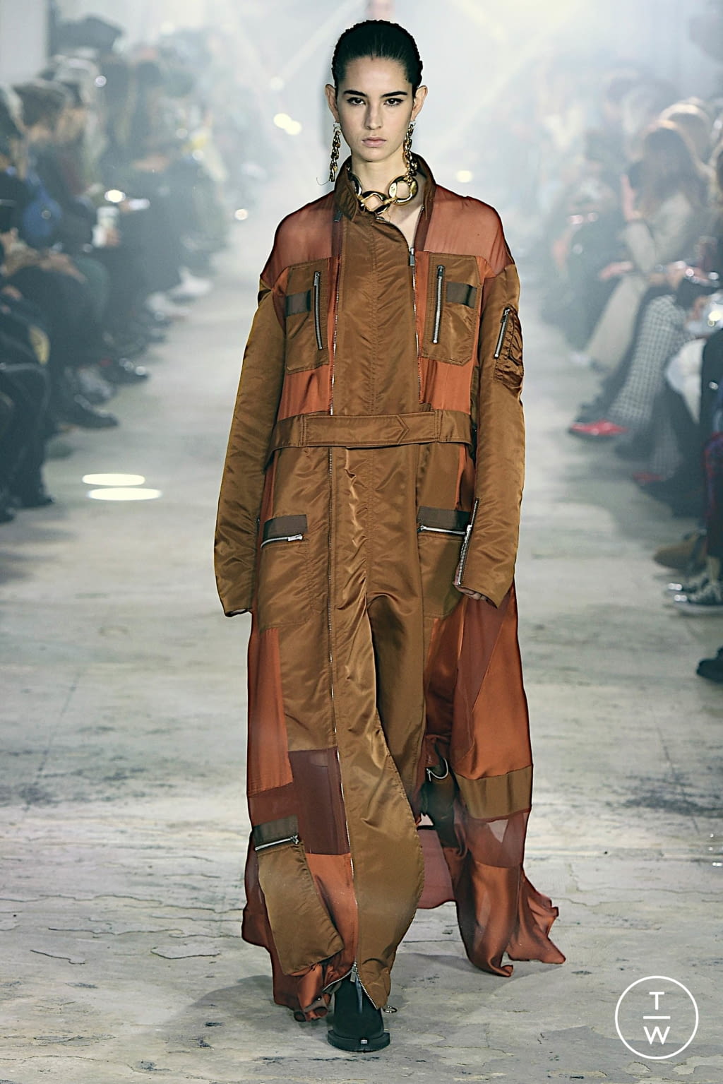Fashion Week Paris Fall/Winter 2020 look 13 from the Sacai collection womenswear