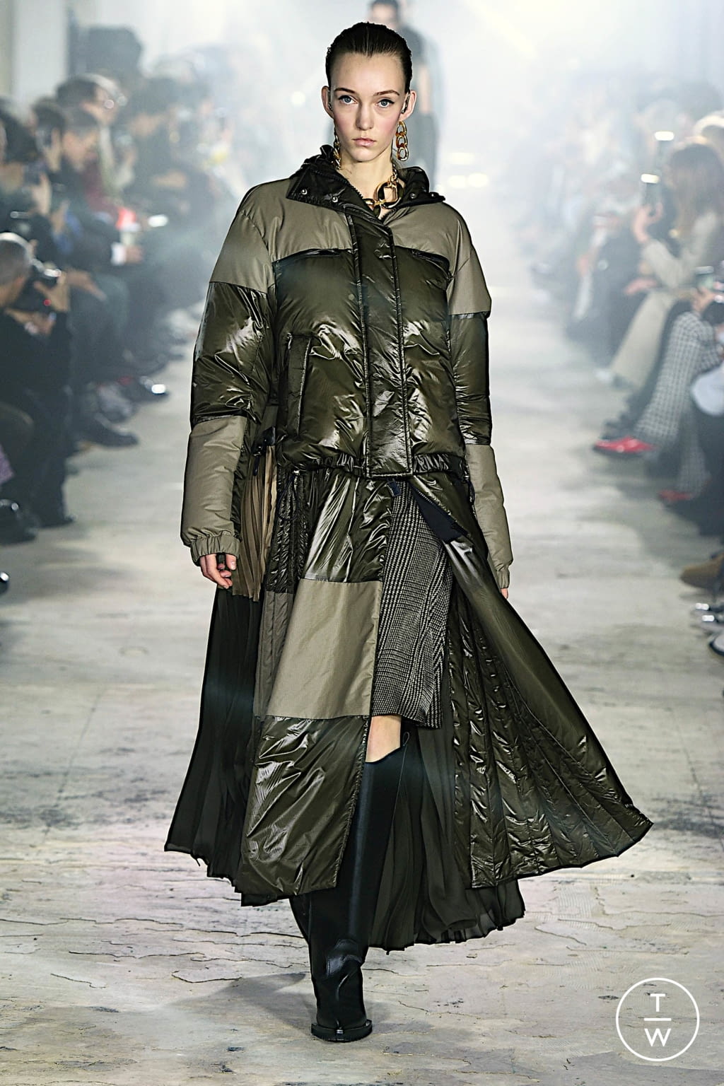 Fashion Week Paris Fall/Winter 2020 look 14 from the Sacai collection womenswear