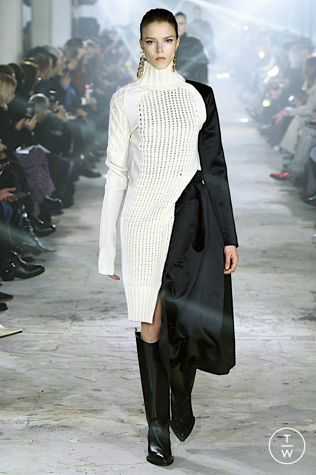 Fashion Week Paris Fall/Winter 2020 look 41 from the Sacai collection womenswear