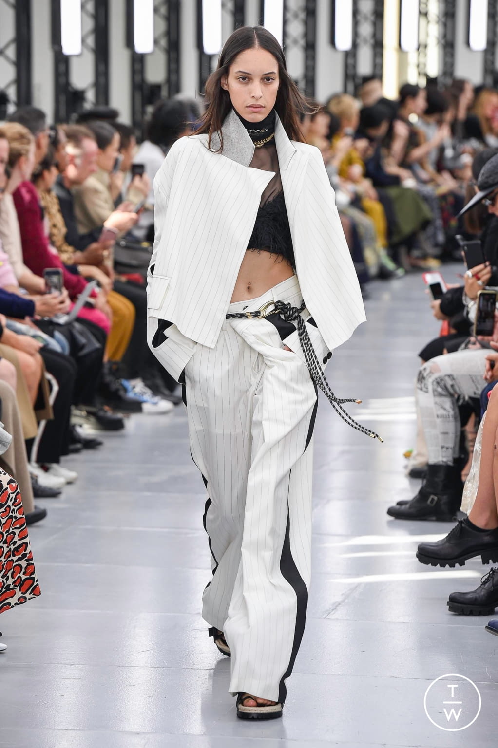 Fashion Week Paris Spring/Summer 2020 look 10 from the Sacai collection womenswear