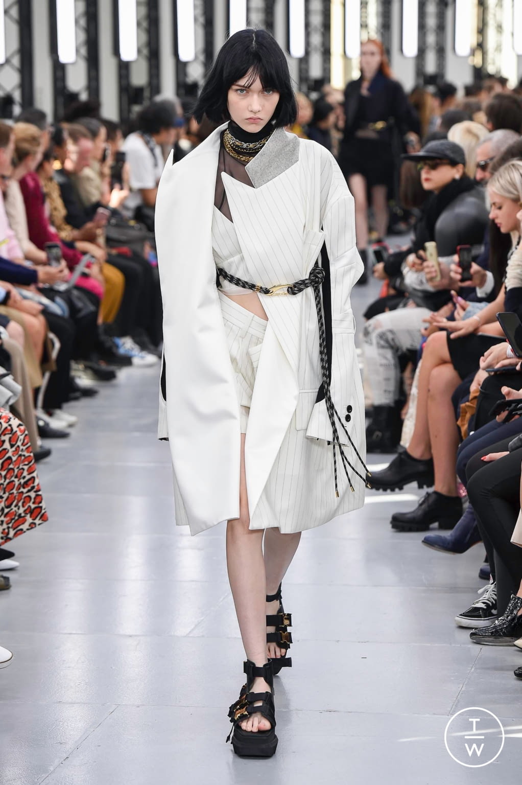 Fashion Week Paris Spring/Summer 2020 look 12 from the Sacai collection womenswear
