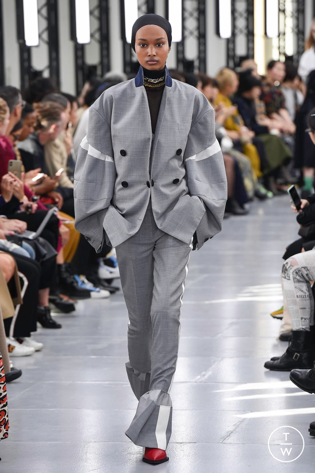 Fashion Week Paris Spring/Summer 2020 look 23 from the Sacai collection womenswear