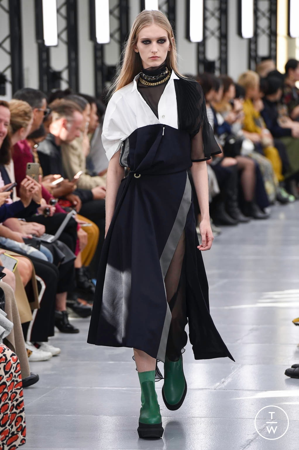 Fashion Week Paris Spring/Summer 2020 look 24 from the Sacai collection womenswear