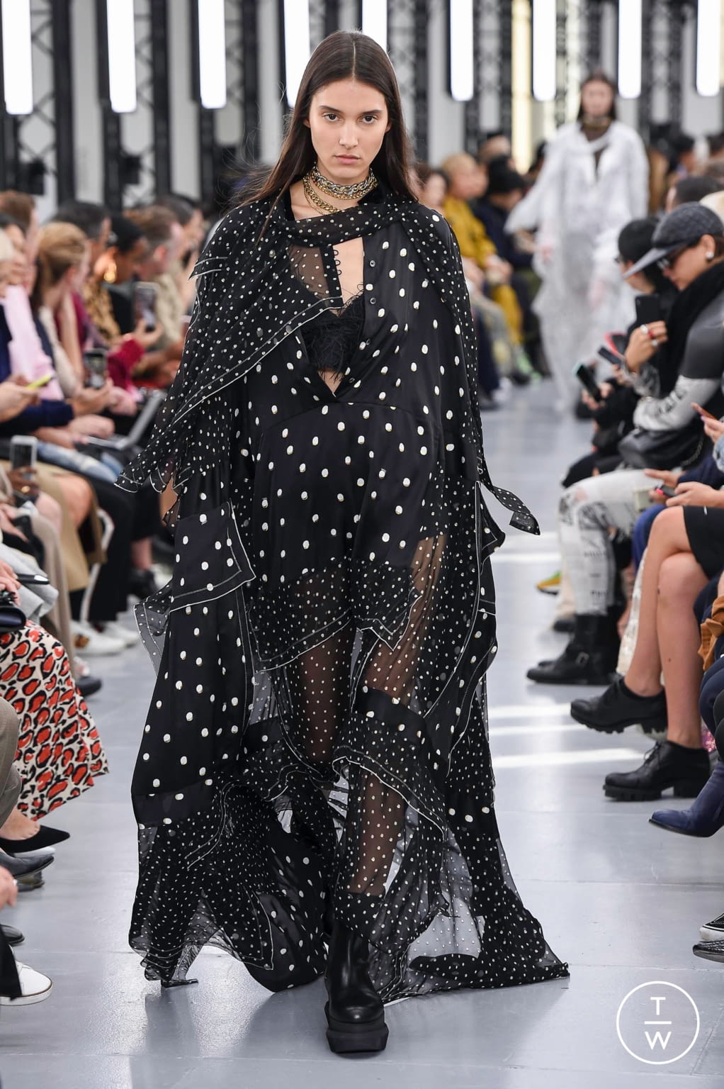 Fashion Week Paris Spring/Summer 2020 look 33 from the Sacai collection womenswear