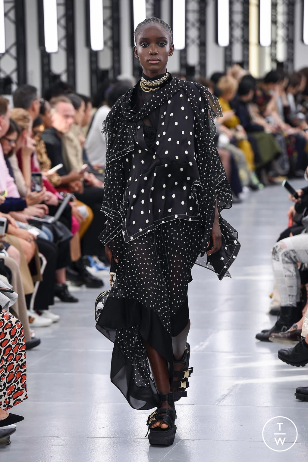 Fashion Week Paris Spring/Summer 2020 look 35 from the Sacai collection womenswear