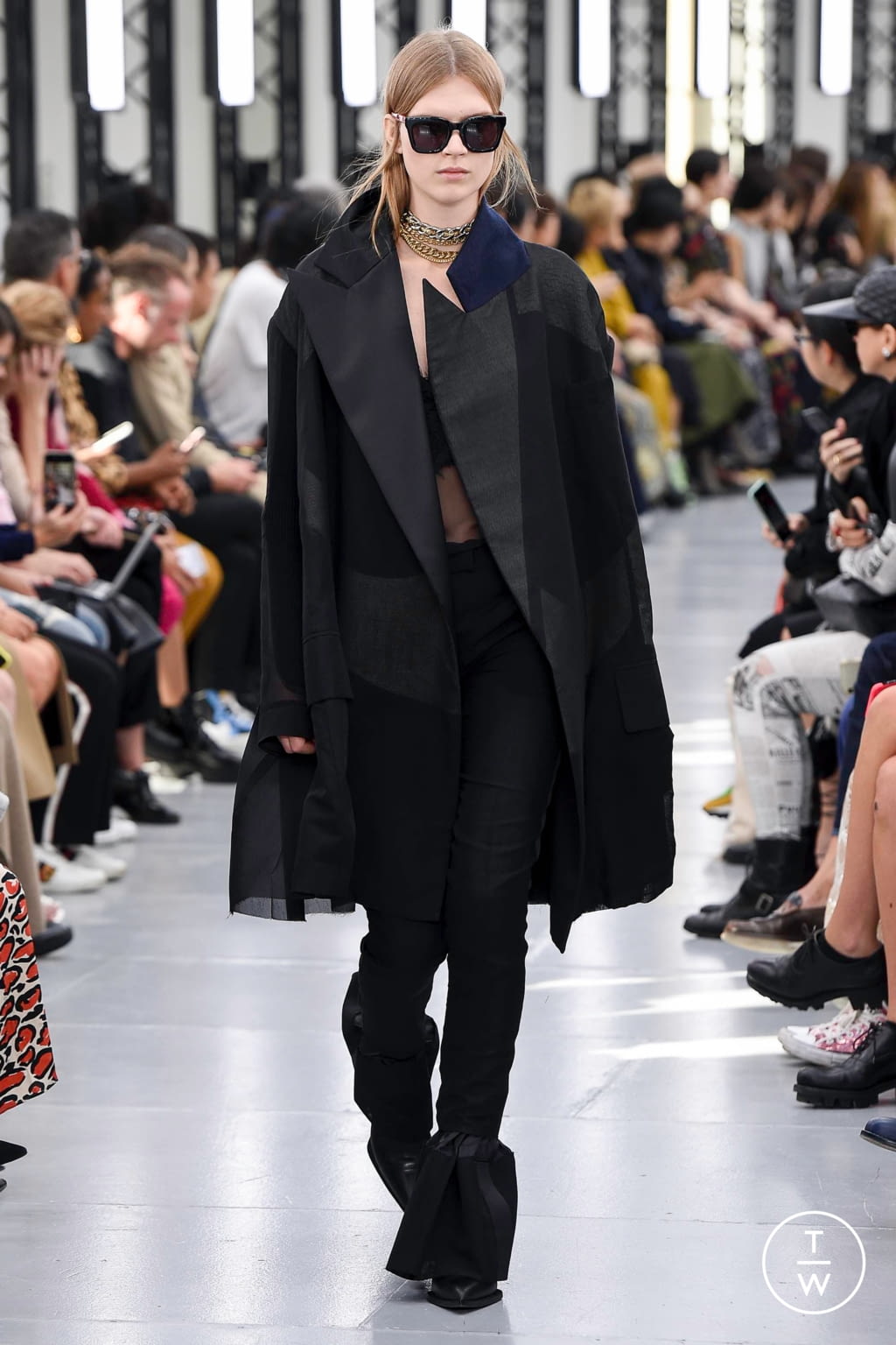 Fashion Week Paris Spring/Summer 2020 look 39 from the Sacai collection womenswear