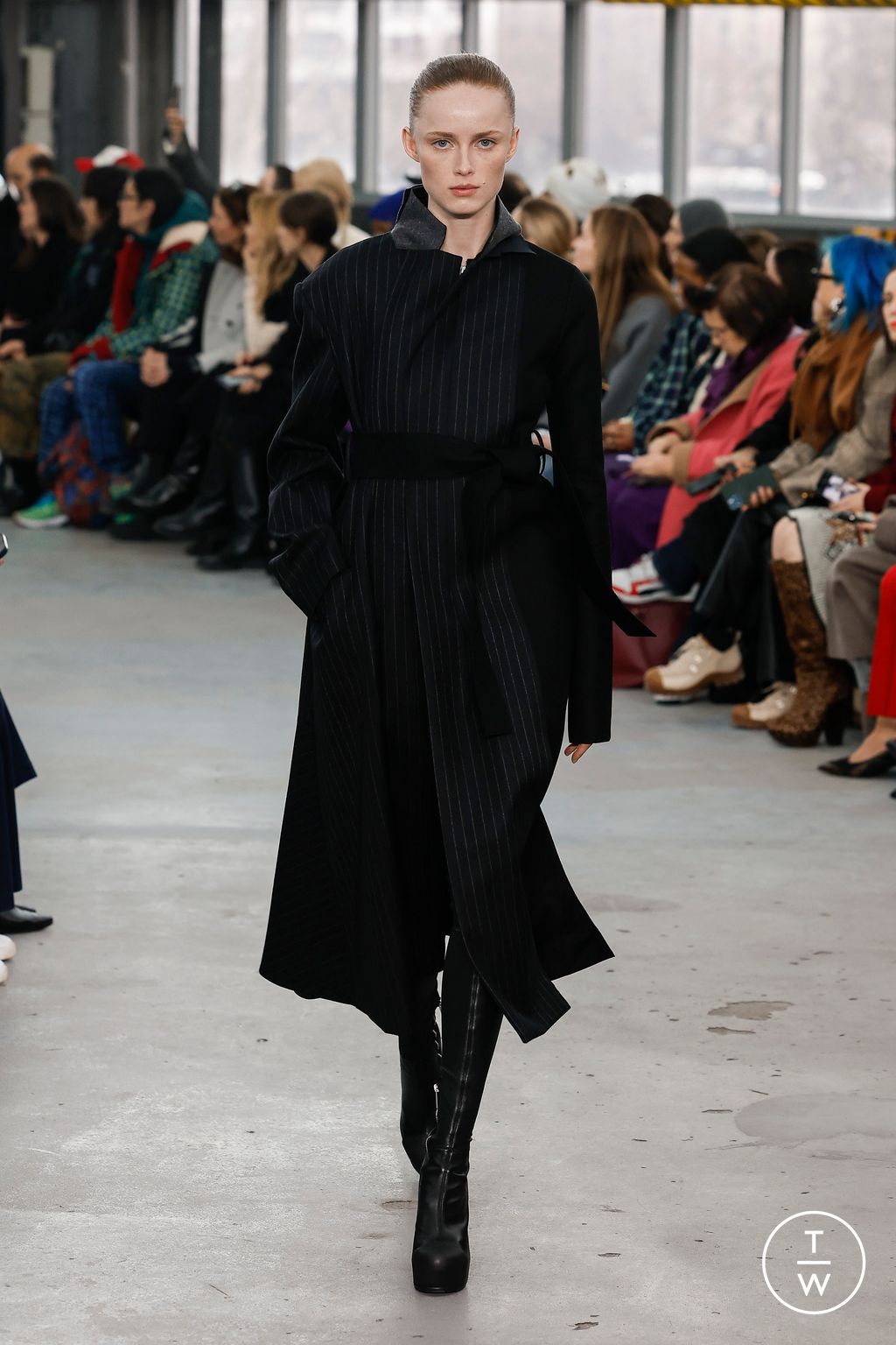 Fashion Week Paris Fall/Winter 2023 look 1 de la collection Sacai womenswear
