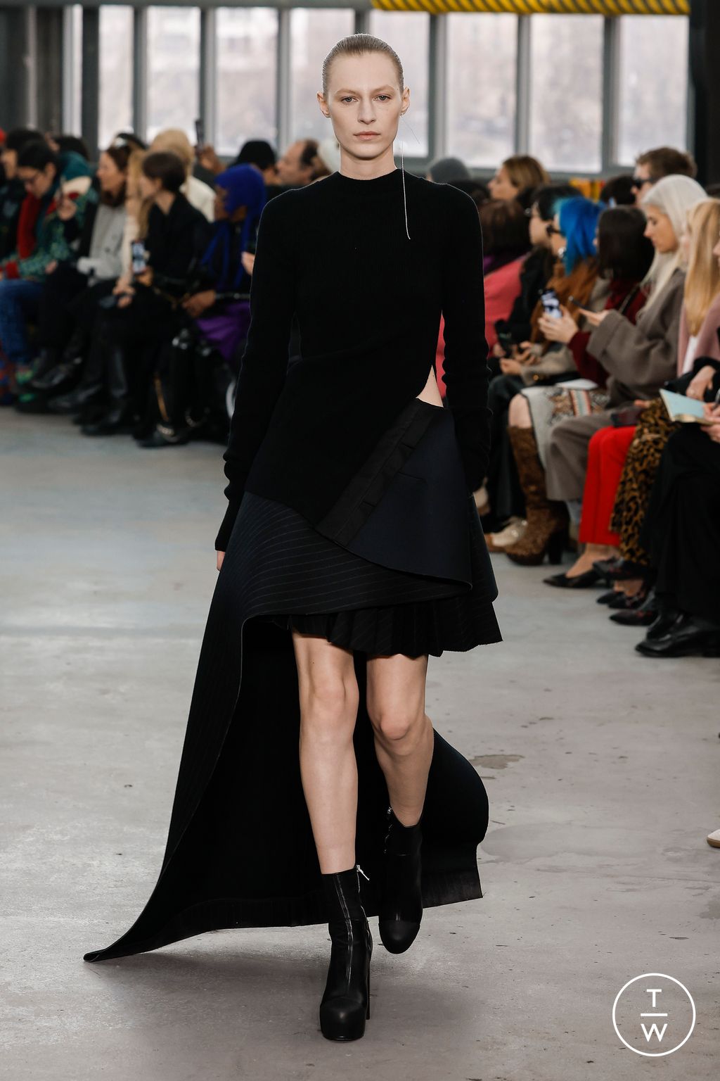 Fashion Week Paris Fall/Winter 2023 look 4 from the Sacai collection 女装