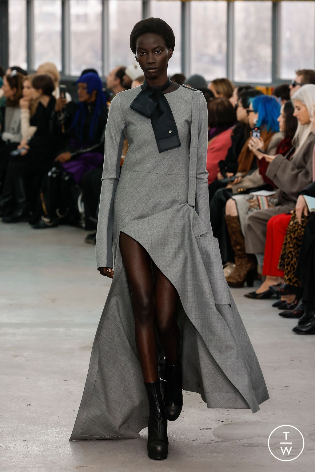 Fashion Week Paris Fall/Winter 2023 look 5 from the Sacai collection 女装