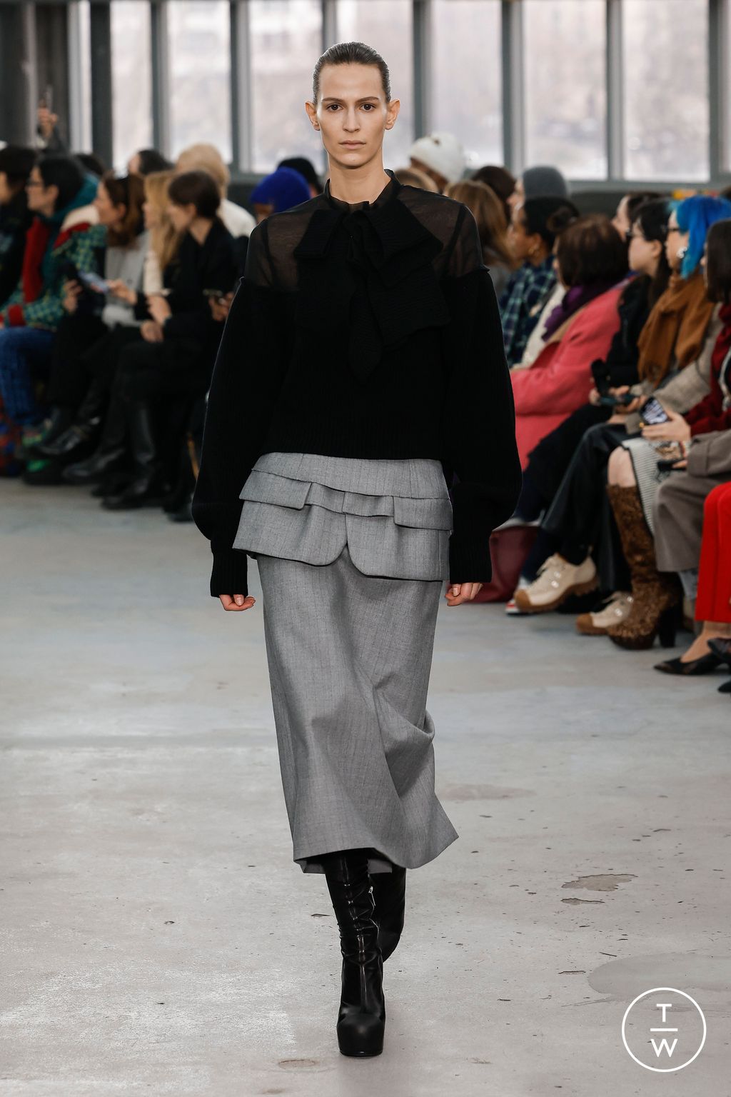 Fashion Week Paris Fall/Winter 2023 look 7 de la collection Sacai womenswear