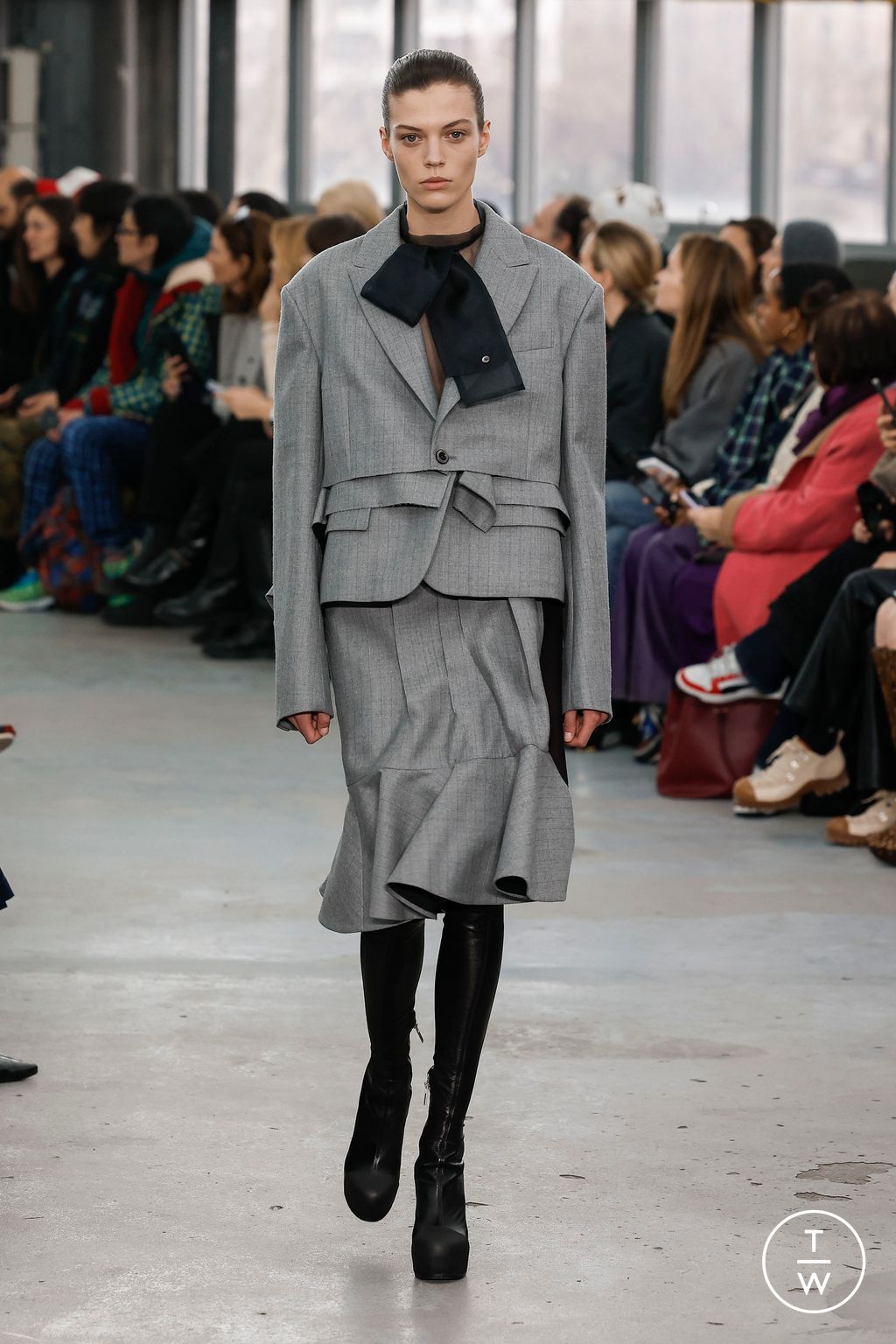 Fashion Week Paris Fall/Winter 2023 look 8 de la collection Sacai womenswear