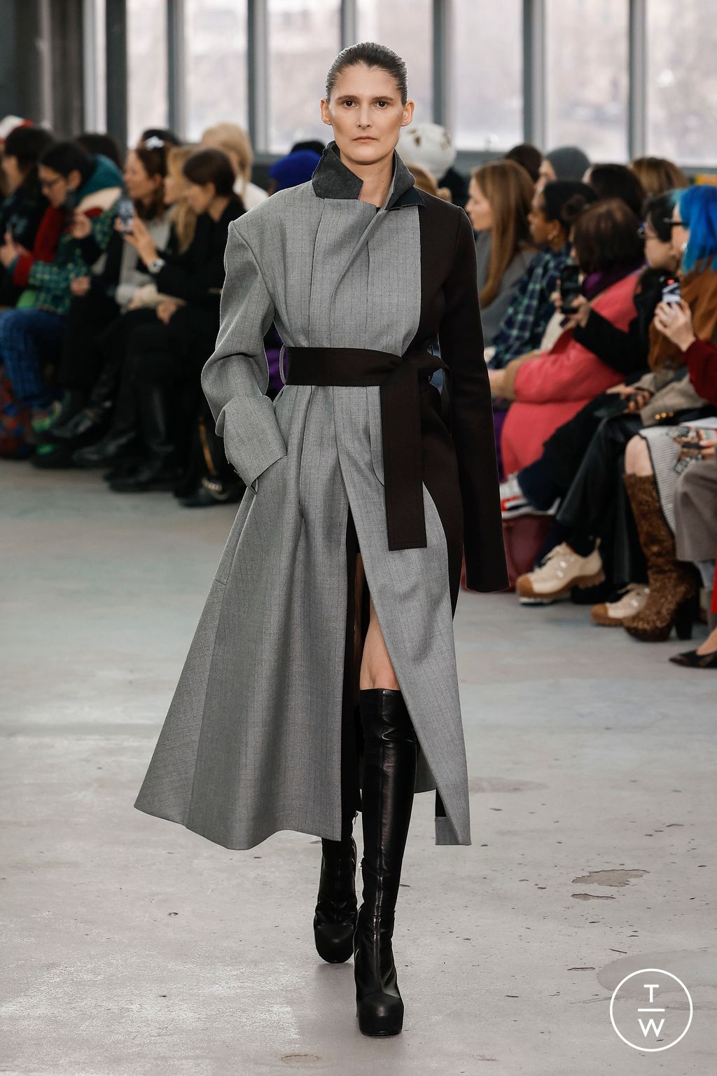 Fashion Week Paris Fall/Winter 2023 look 9 from the Sacai collection 女装