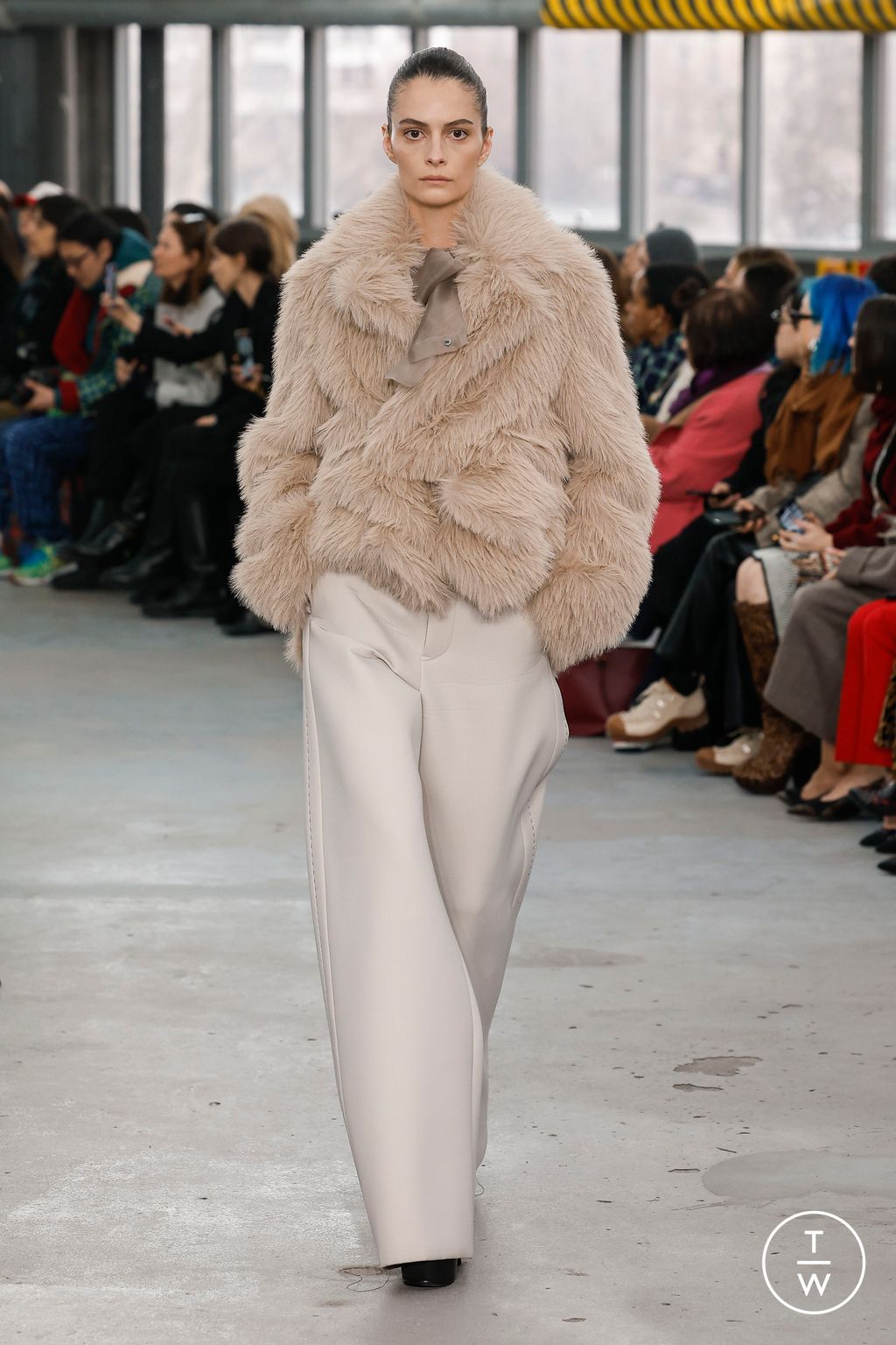 Fashion Week Paris Fall/Winter 2023 look 14 from the Sacai collection 女装