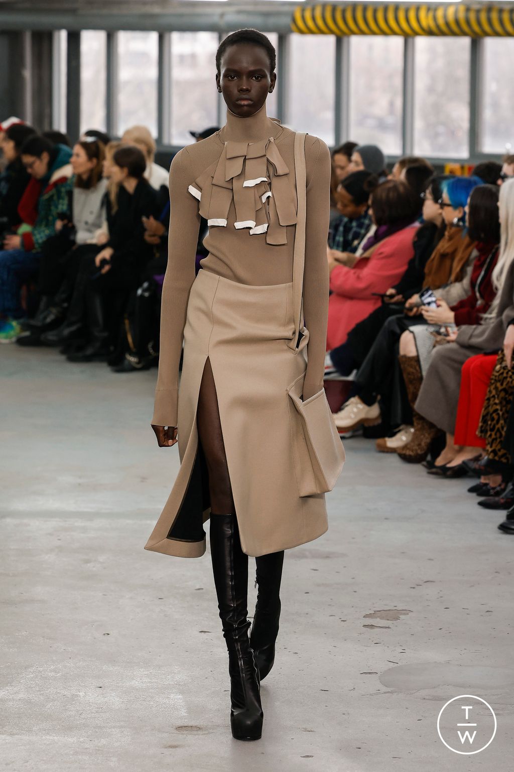 Fashion Week Paris Fall/Winter 2023 look 15 from the Sacai collection 女装