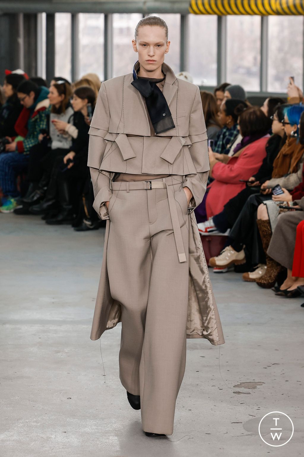 Fashion Week Paris Fall/Winter 2023 look 16 de la collection Sacai womenswear