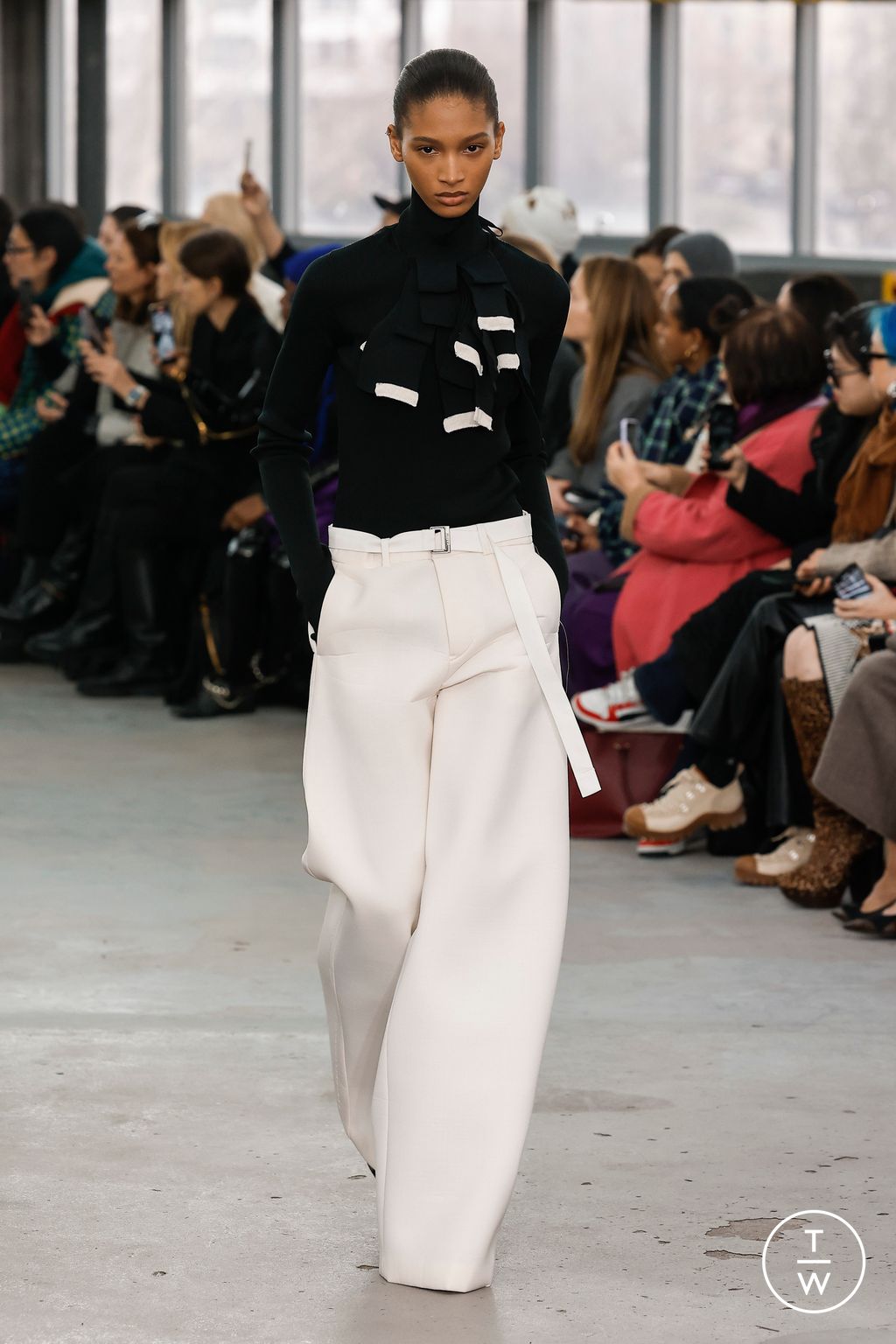 Fashion Week Paris Fall/Winter 2023 look 19 from the Sacai collection 女装