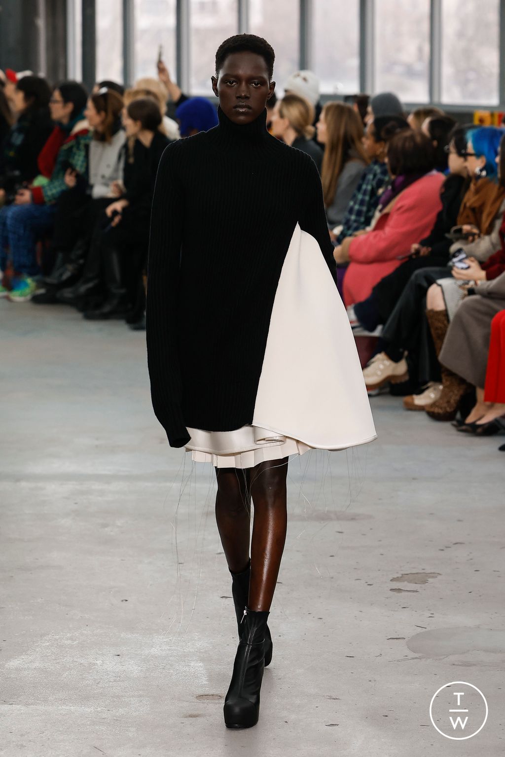 Fashion Week Paris Fall/Winter 2023 look 20 from the Sacai collection 女装