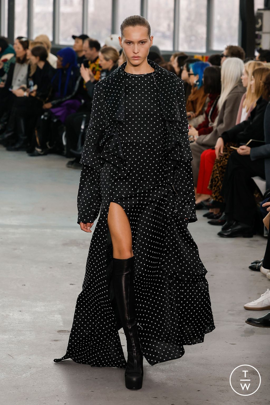 Fashion Week Paris Fall/Winter 2023 look 24 from the Sacai collection 女装