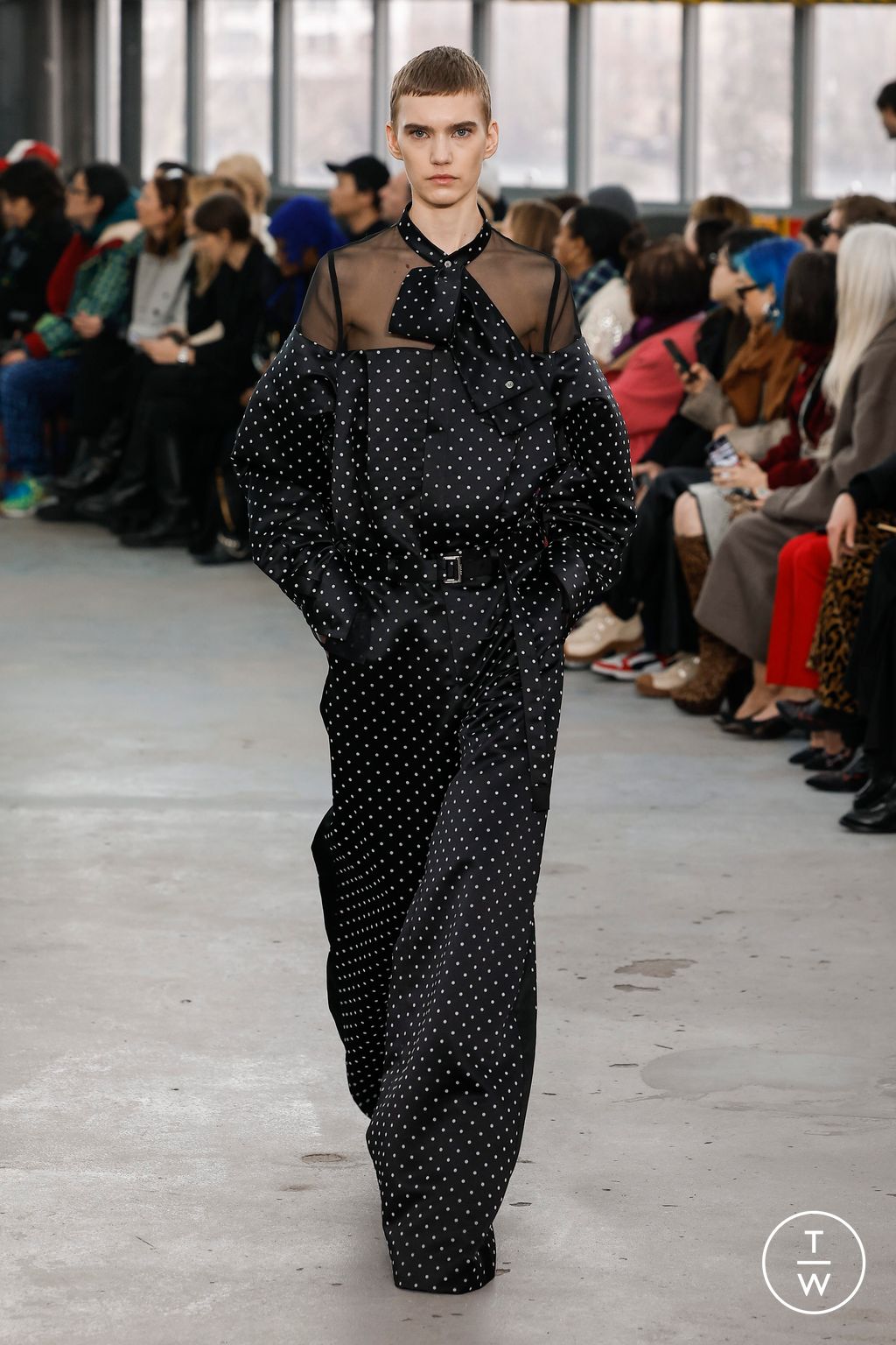 Fashion Week Paris Fall/Winter 2023 look 25 de la collection Sacai womenswear