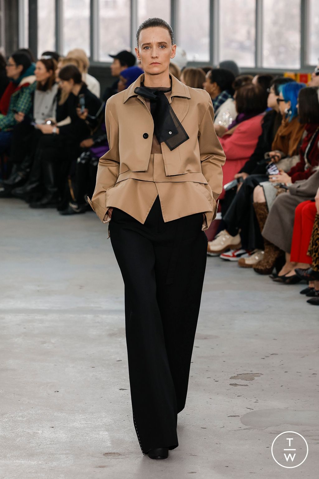 Fashion Week Paris Fall/Winter 2023 look 26 de la collection Sacai womenswear