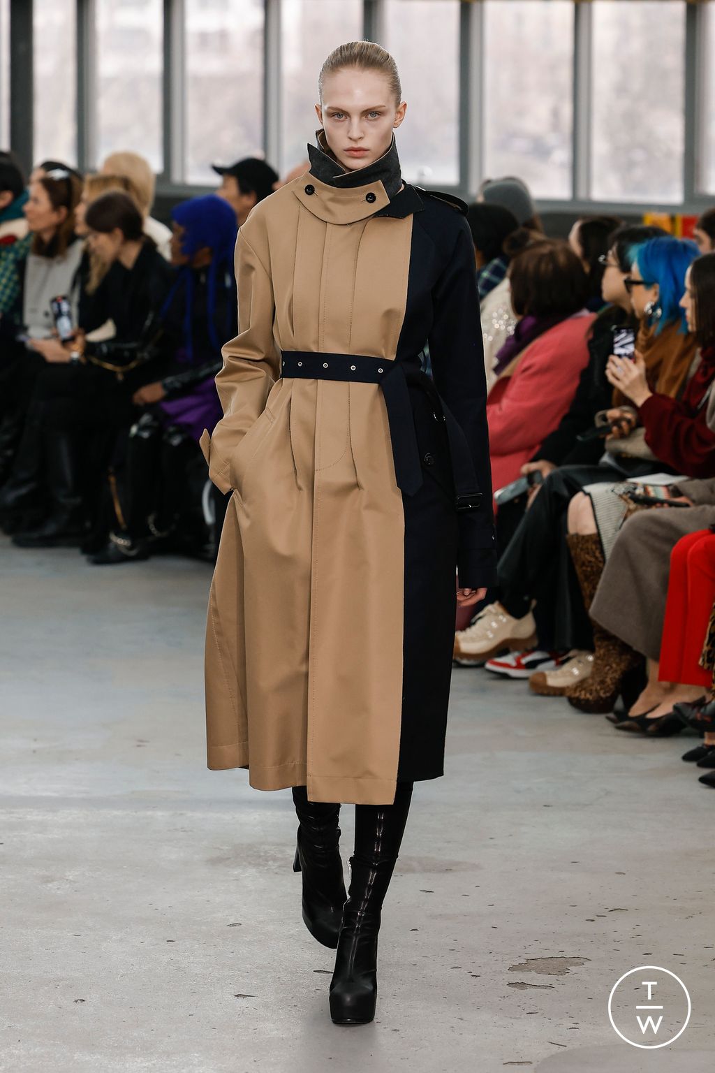Fashion Week Paris Fall/Winter 2023 look 27 de la collection Sacai womenswear