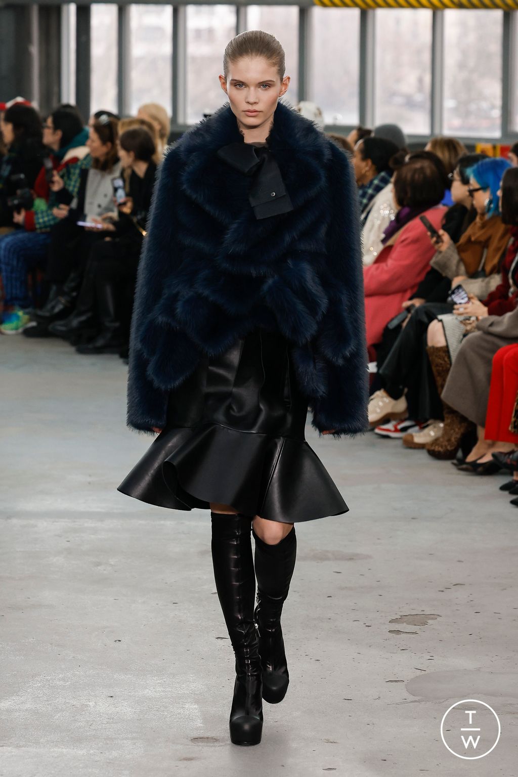 Fashion Week Paris Fall/Winter 2023 look 29 from the Sacai collection 女装