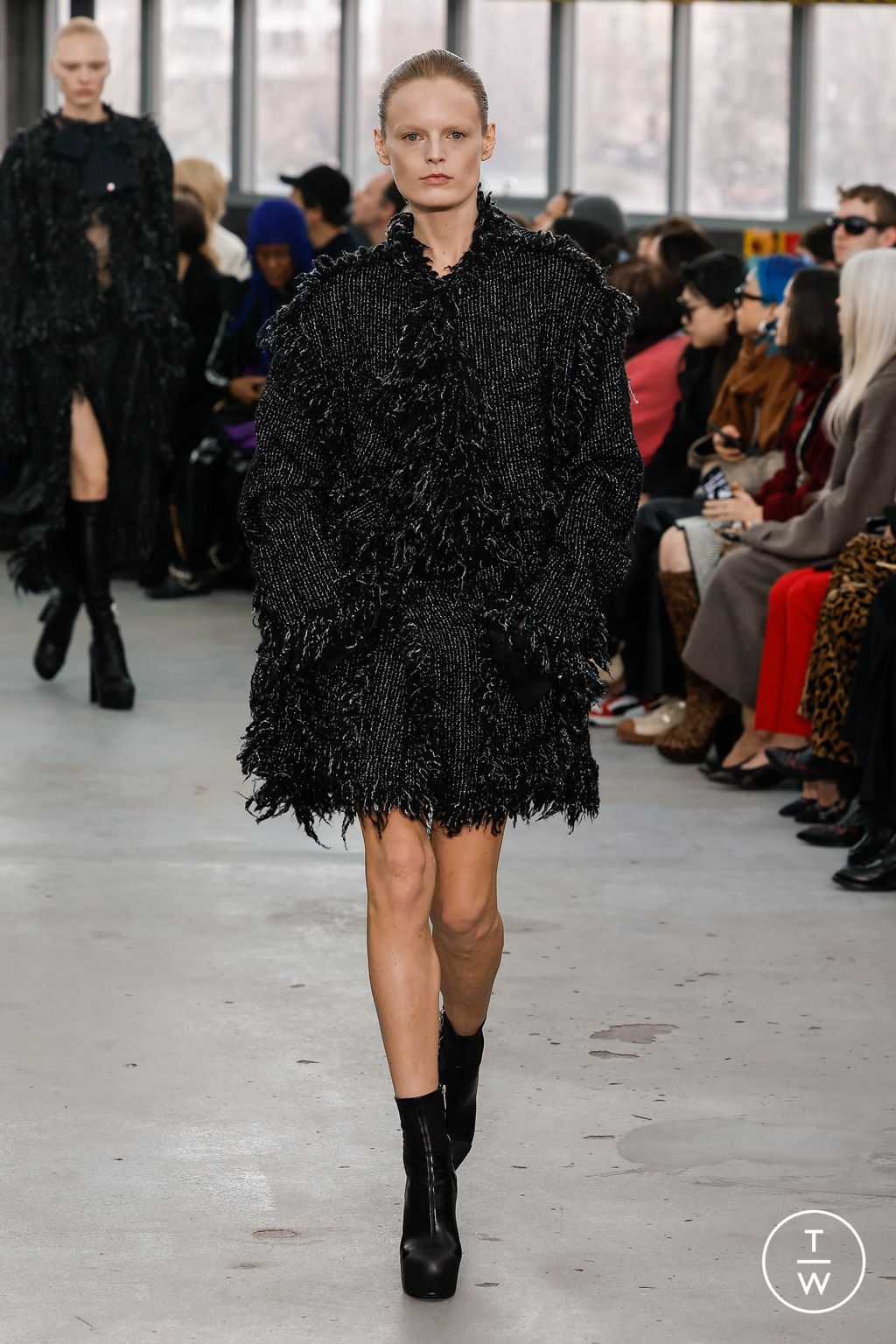 Fashion Week Paris Fall/Winter 2023 look 30 de la collection Sacai womenswear