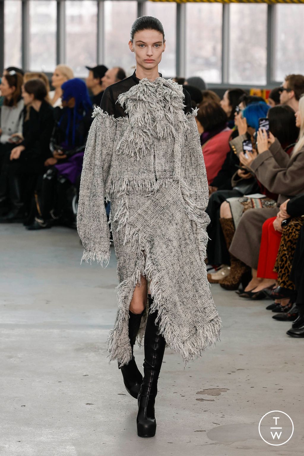 Fashion Week Paris Fall/Winter 2023 look 33 from the Sacai collection womenswear