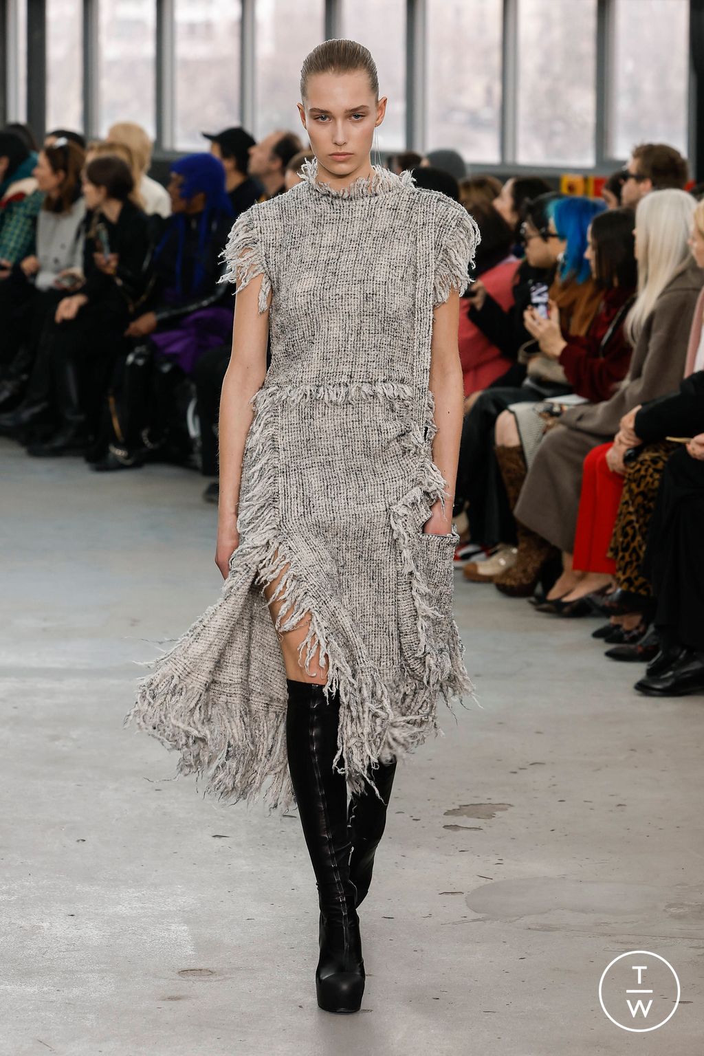 Fashion Week Paris Fall/Winter 2023 look 32 de la collection Sacai womenswear