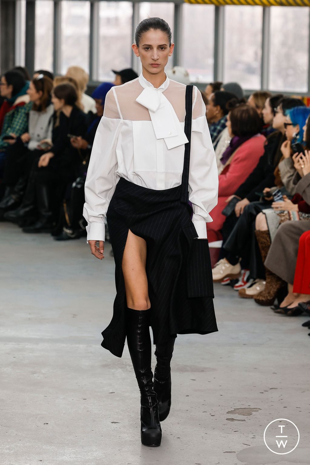Fashion Week Paris Fall/Winter 2023 look 34 de la collection Sacai womenswear
