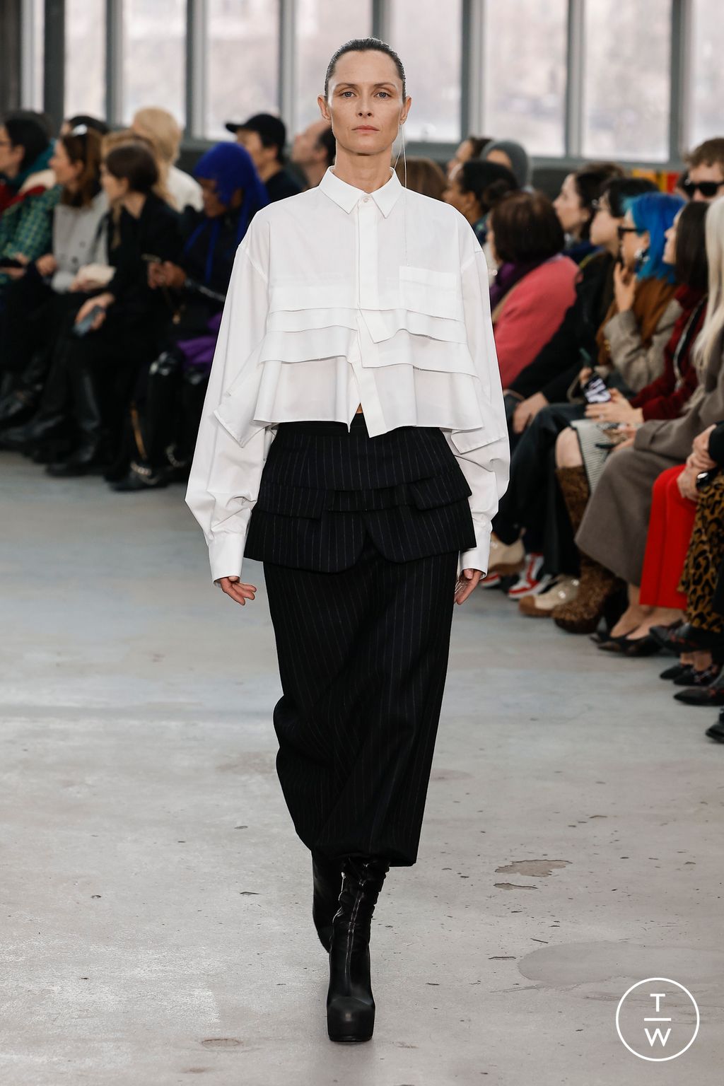 Fashion Week Paris Fall/Winter 2023 look 35 from the Sacai collection womenswear