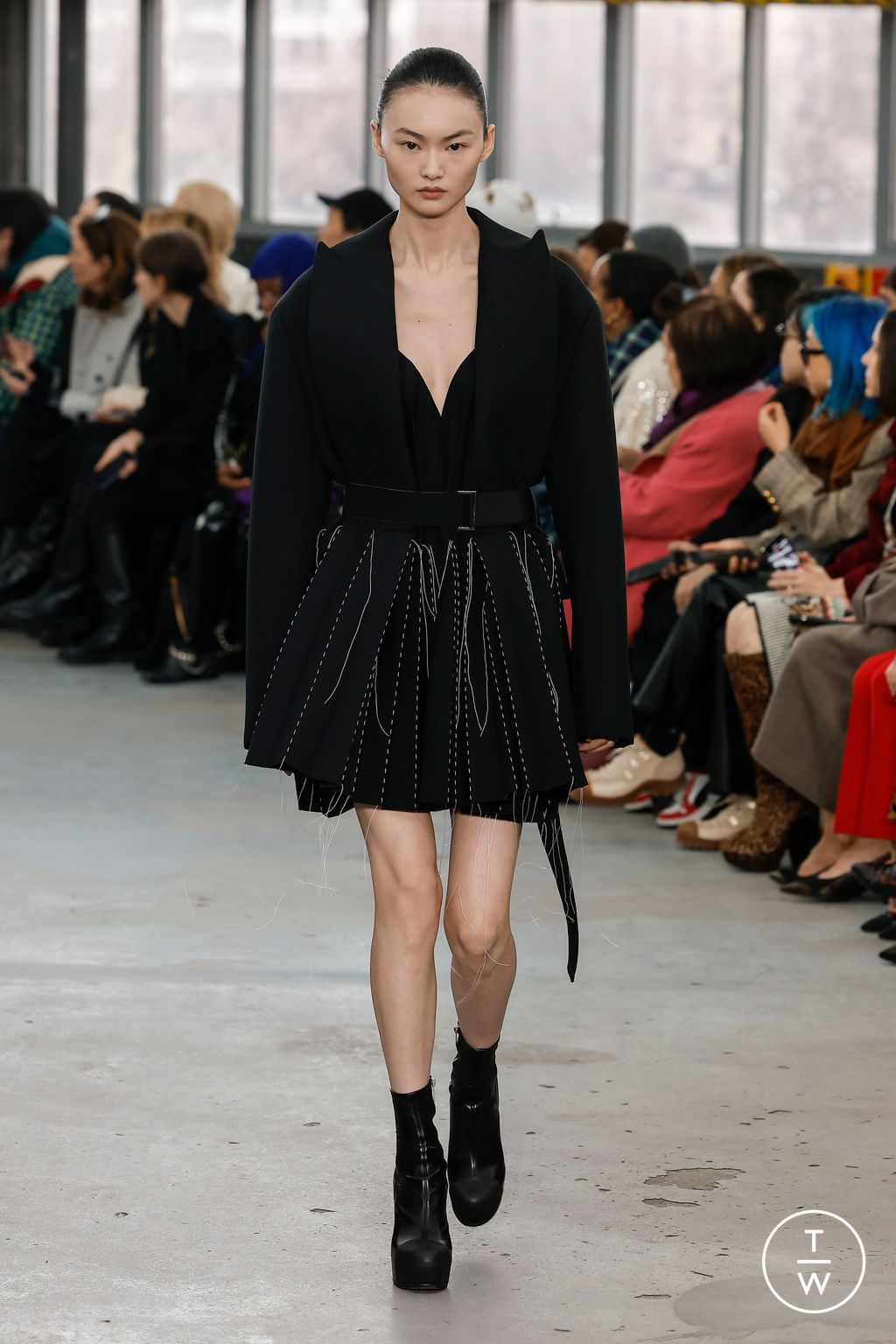 Fashion Week Paris Fall/Winter 2023 look 41 de la collection Sacai womenswear