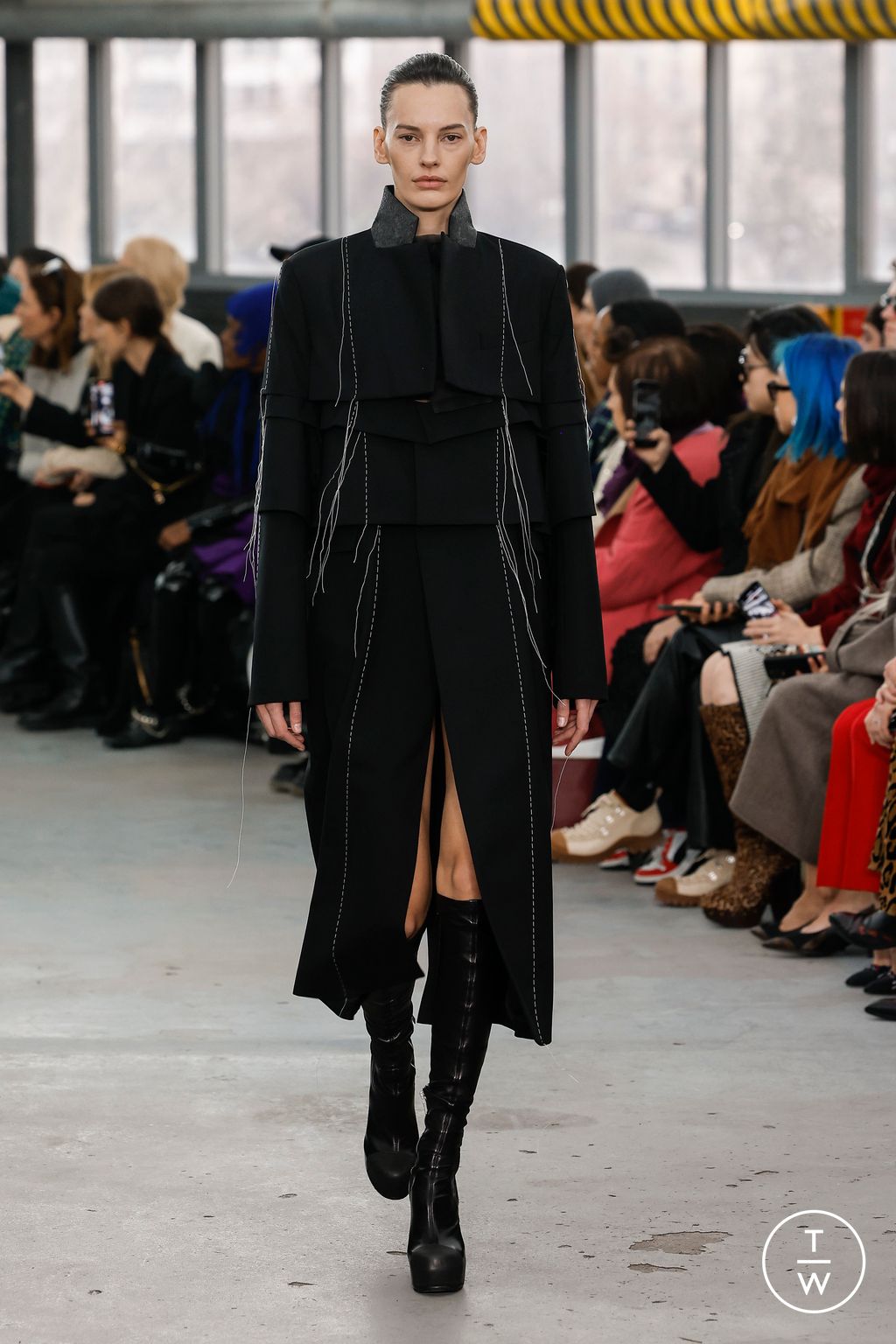 Fashion Week Paris Fall/Winter 2023 look 43 de la collection Sacai womenswear